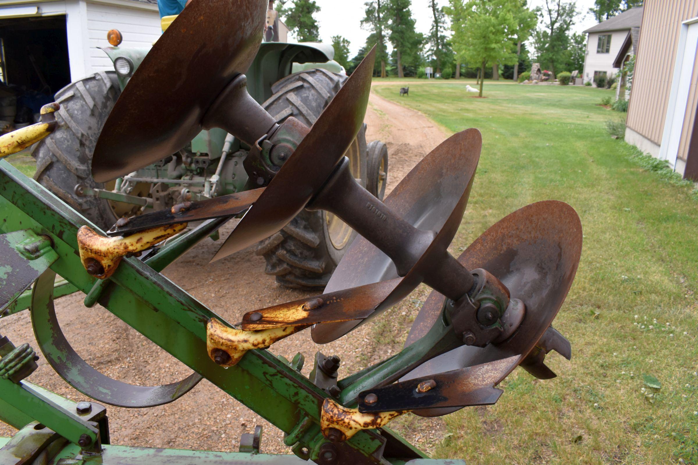 John Deere BWF Tandem Disc, 21.5’, Scrapers, Front Cone Disc, Tandem Wheels, In Transport No Lift Cy