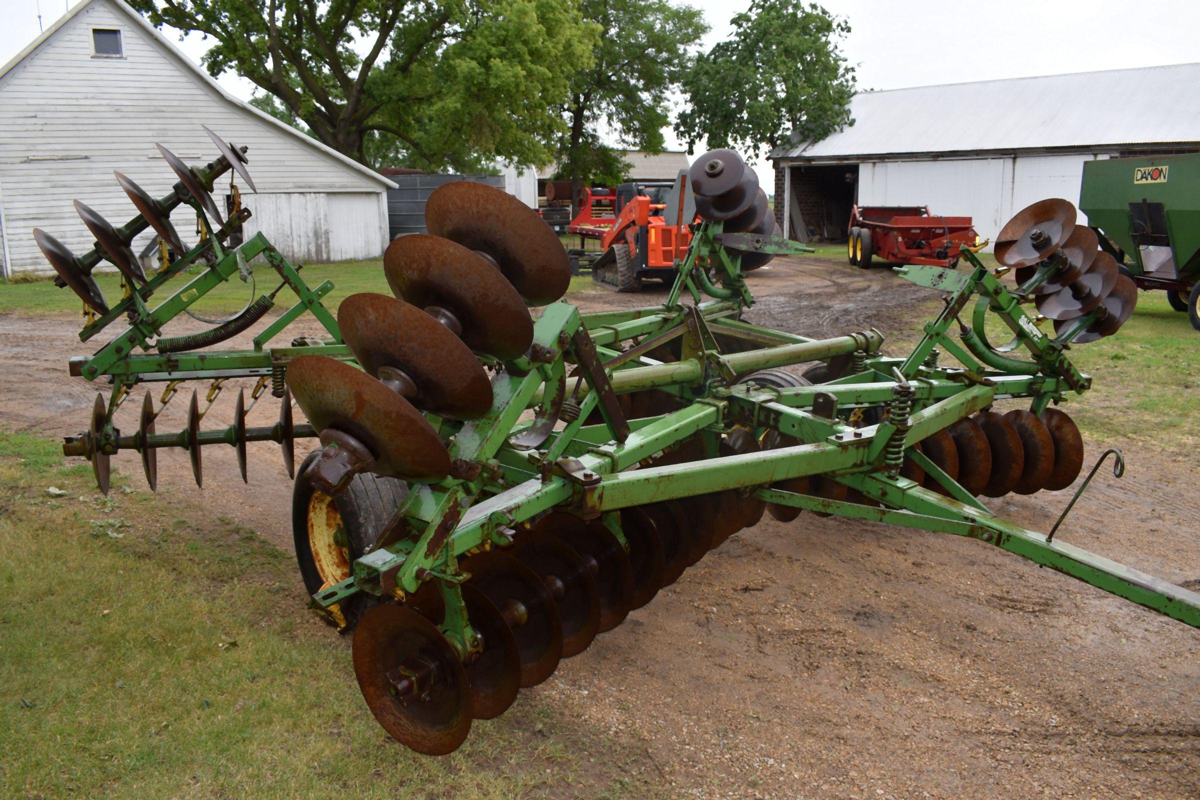 John Deere BWF Tandem Disc, 21.5’, Scrapers, Front Cone Disc, Tandem Wheels, In Transport No Lift Cy