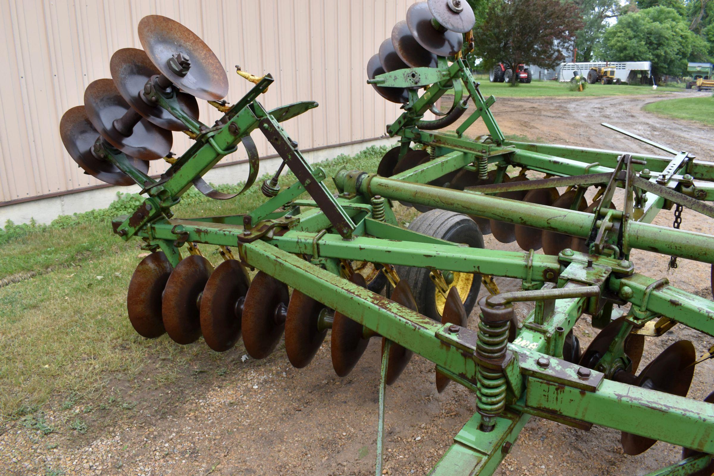 John Deere BWF Tandem Disc, 21.5’, Scrapers, Front Cone Disc, Tandem Wheels, In Transport No Lift Cy