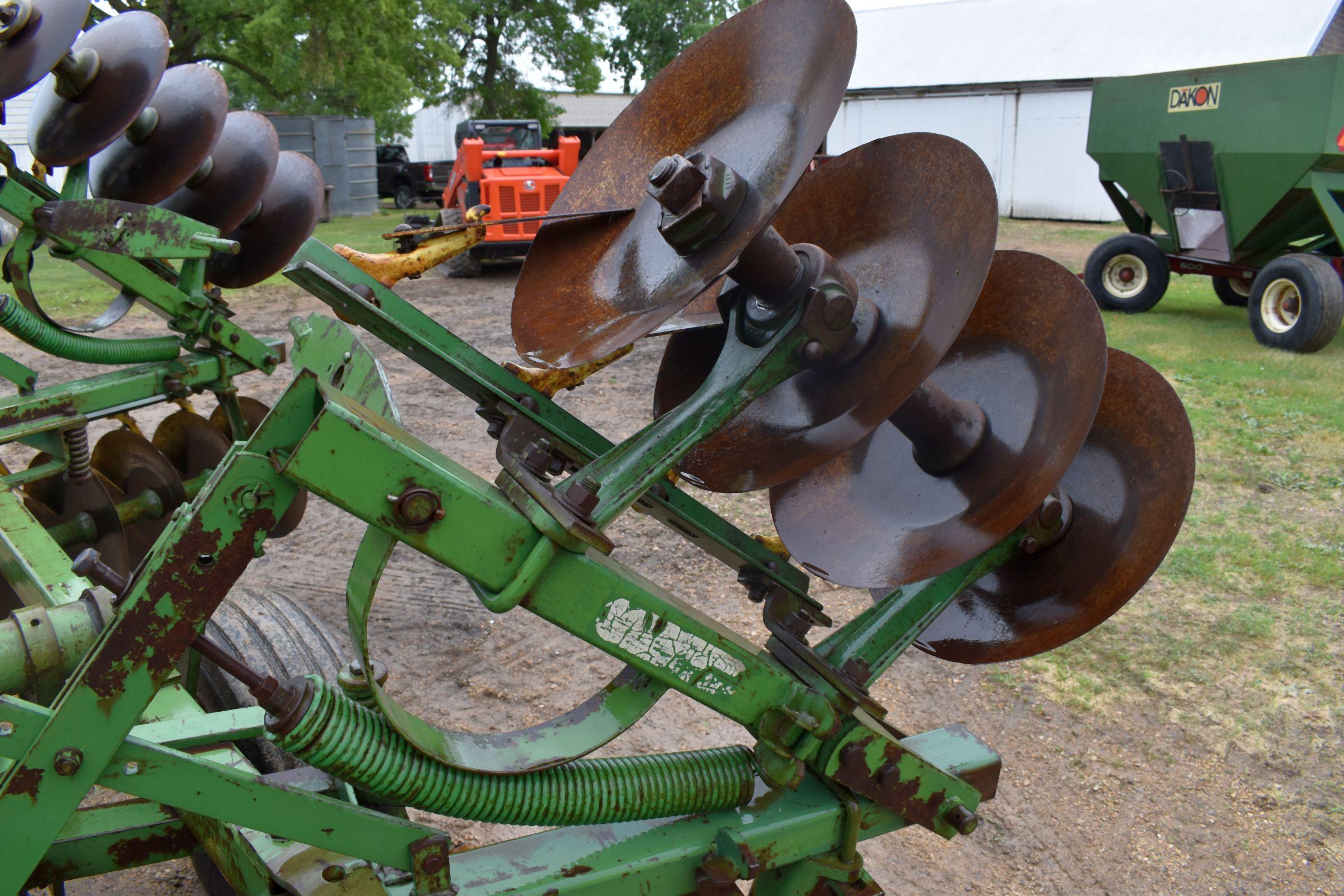 John Deere BWF Tandem Disc, 21.5’, Scrapers, Front Cone Disc, Tandem Wheels, In Transport No Lift Cy