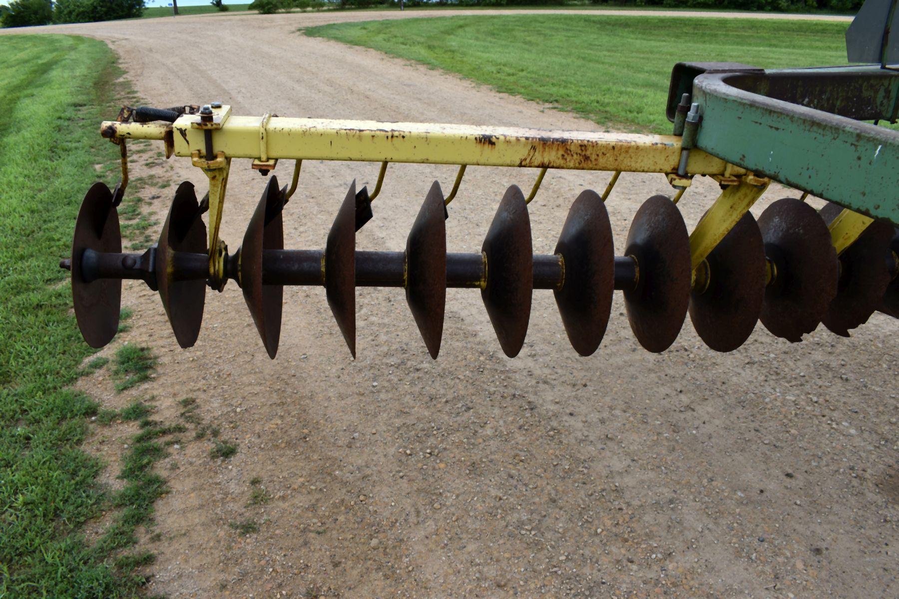 John Deere 220 Center Fold Tandem Disc, 20.5’, 21” Blades, Scrapers, Hydraulic Lift & Fold