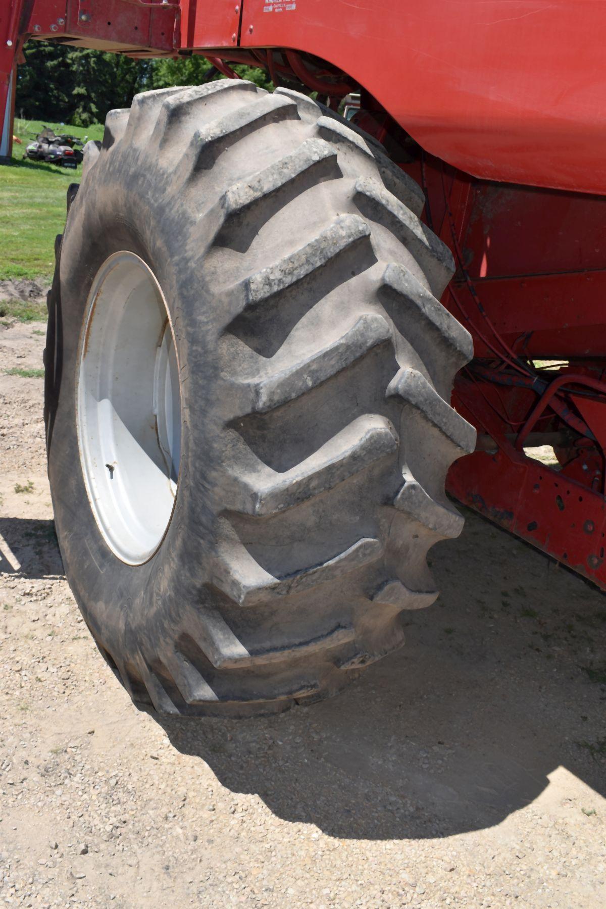 1986 Case IH 1660 Axial Flow Combine, 3646 Hours, 30.5x32 Tires, One New Tire, Chopper/Spreader, Roc