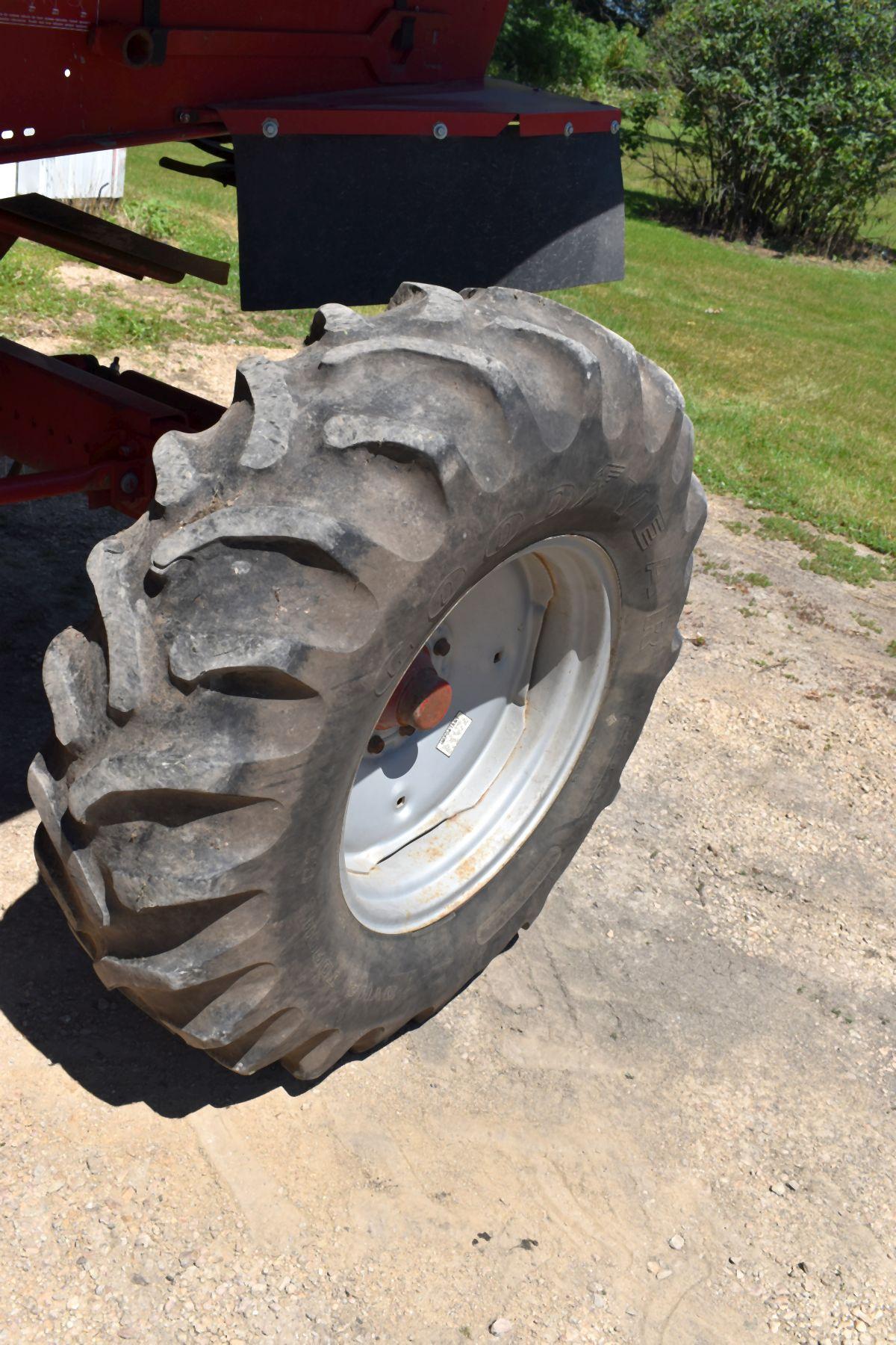 1986 Case IH 1660 Axial Flow Combine, 3646 Hours, 30.5x32 Tires, One New Tire, Chopper/Spreader, Roc