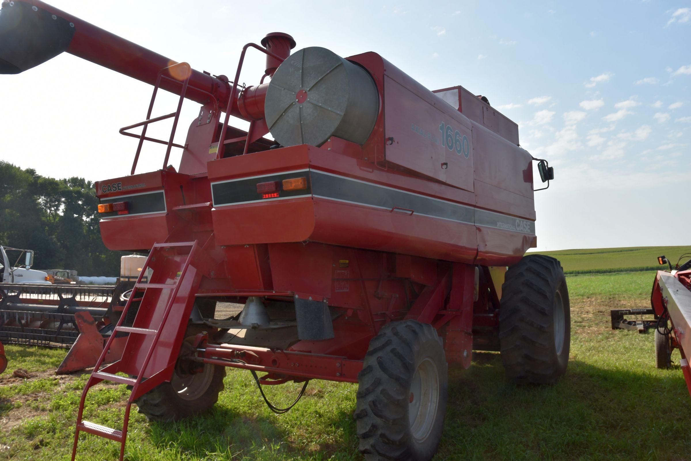 1986 Case IH 1660 Axial Flow Combine, 3646 Hours, 30.5x32 Tires, One New Tire, Chopper/Spreader, Roc