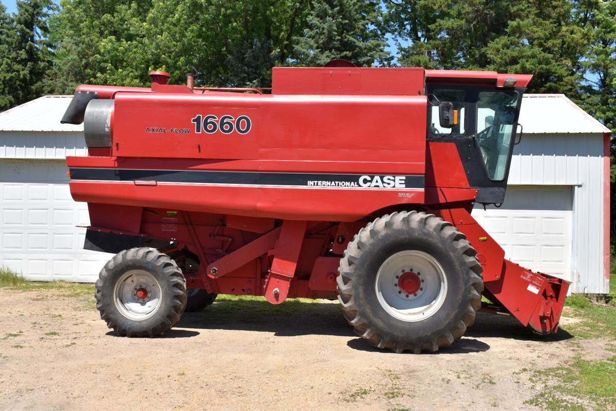 1986 Case IH 1660 Axial Flow Combine, 3646 Hours, 30.5x32 Tires, One New Tire, Chopper/Spreader, Roc