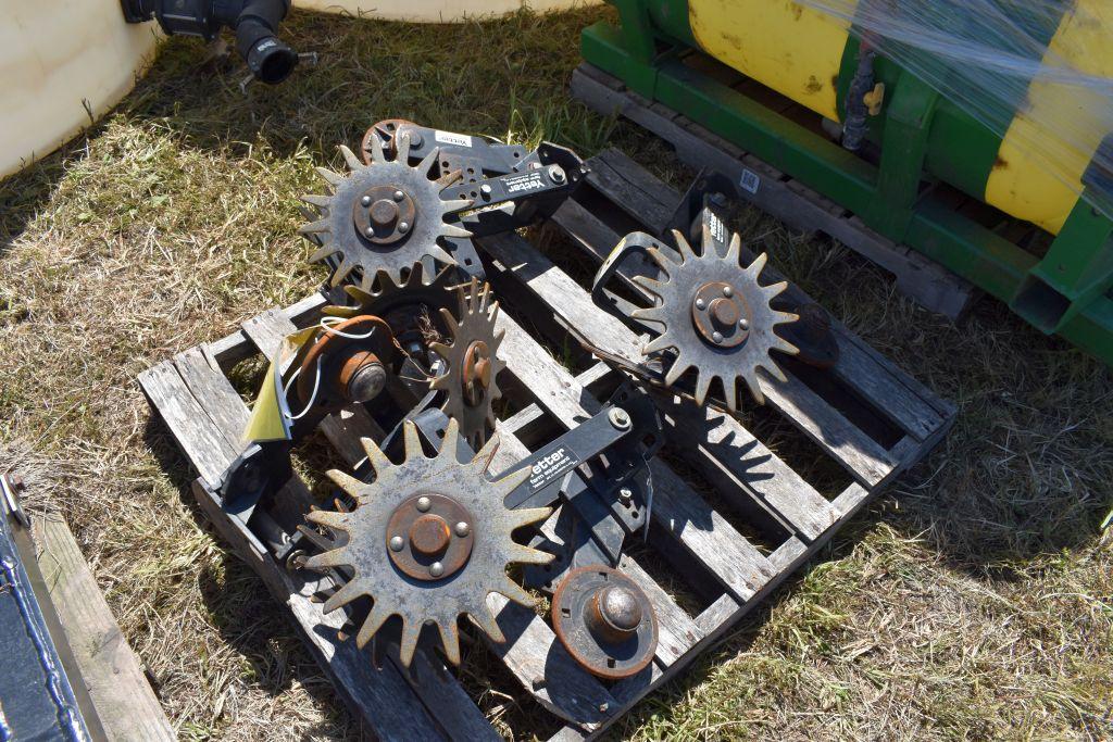 4 Yetter Row Cleaners With NoTill Coulters   Brackets selling 4 x $