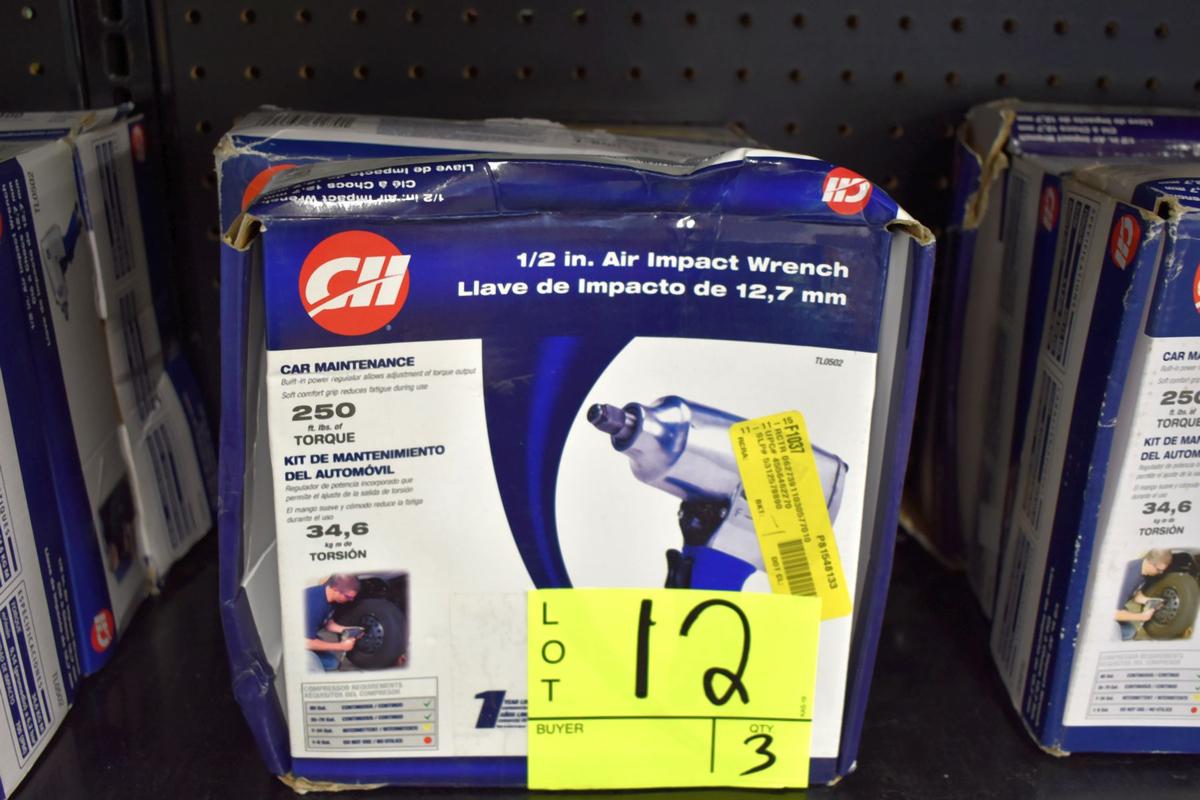 Campbell Hausfeld 1/2'' Air Impact Wrench, 250Ft LBs Torque, Open Box Store Return, Selling 3x$