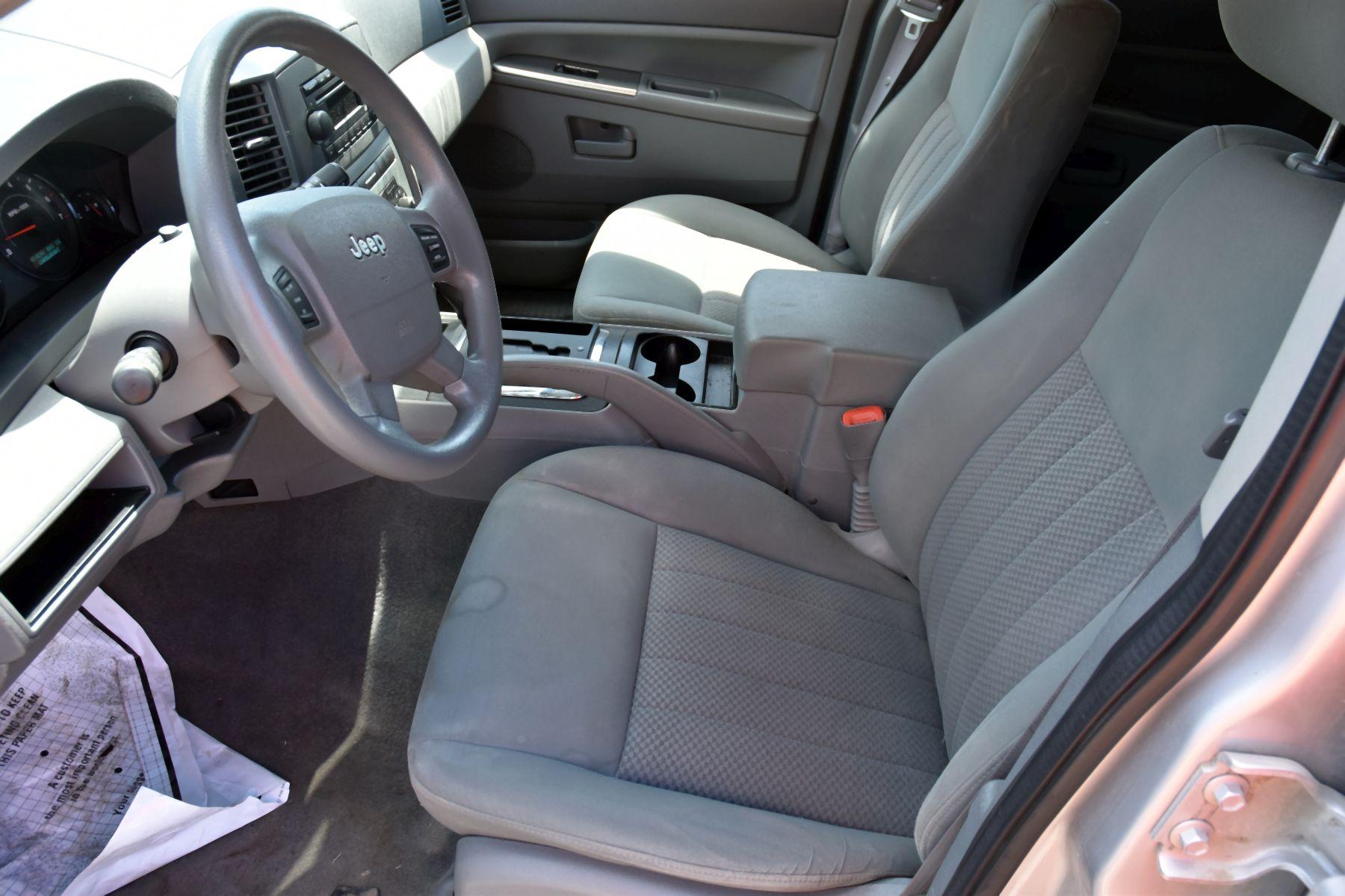 2005 Jeep Grand Cherokee 4x4, 4 Door, Full Power, 146,215 Miles, Gray