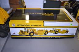 1st Gear Construction Pioneers International Harvester 433 Dual Engine Pay Scraper/Push-Pull Set, 1/
