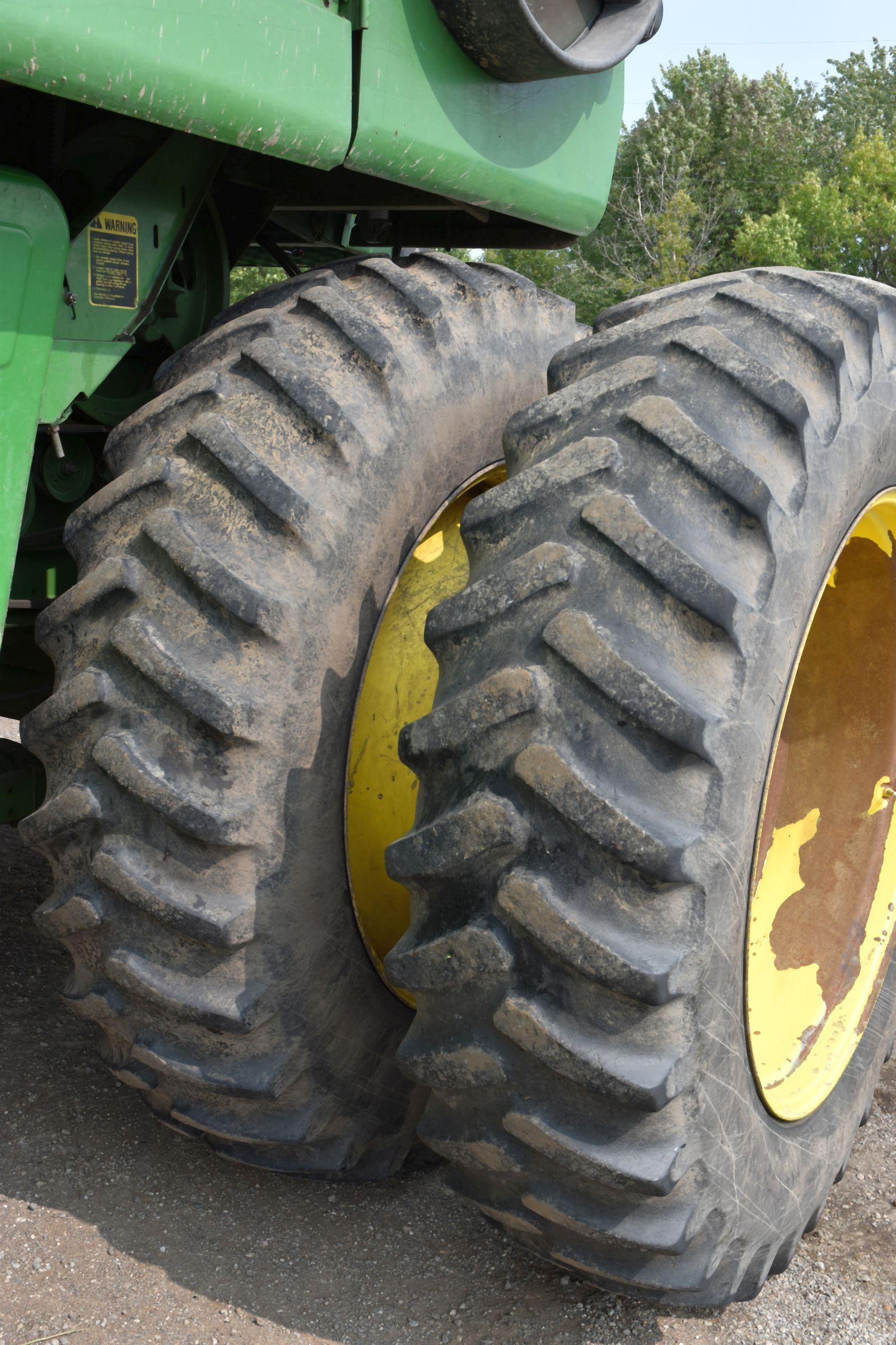 John Deere 8820 Turbo Diesel Combine, RWA, 18.4x42 Duals, 30.5x32 Rears, Bin Topper, Long Unload Aug