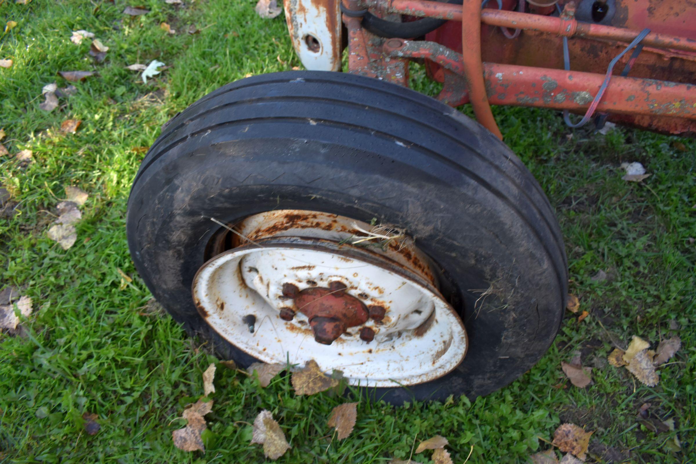 Ford 8N Tractor, Fenders, 12.4x28 Tires, 4 Speed, Trans Cover Removed, No Fluid In Trans, Trans & Re