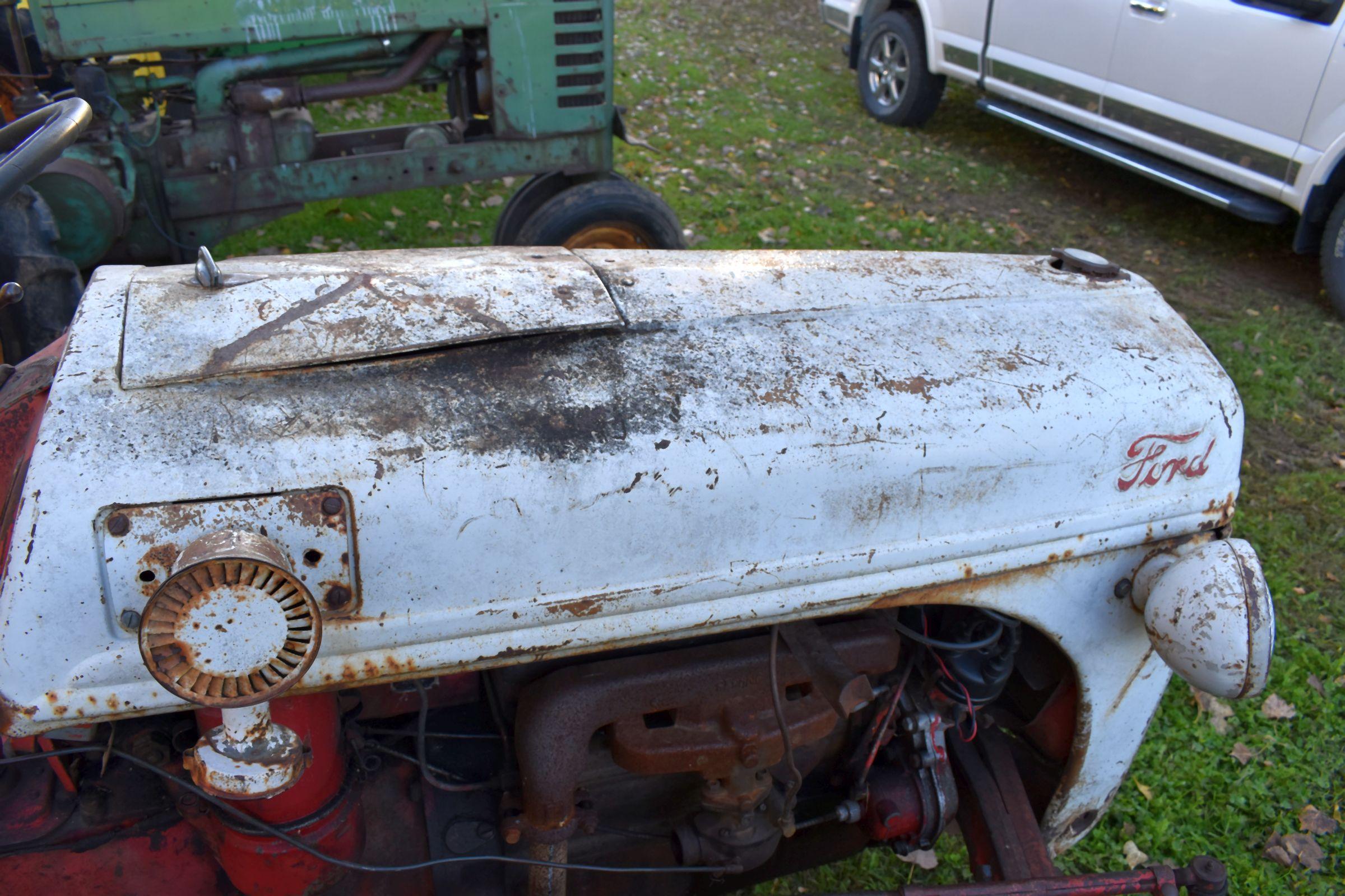 Ford 8 N Tractor, Fenders, 12.4x28 Tires, 3pt, 540PTO, Steering Box/Linkage Blow Steering Wheel Is B