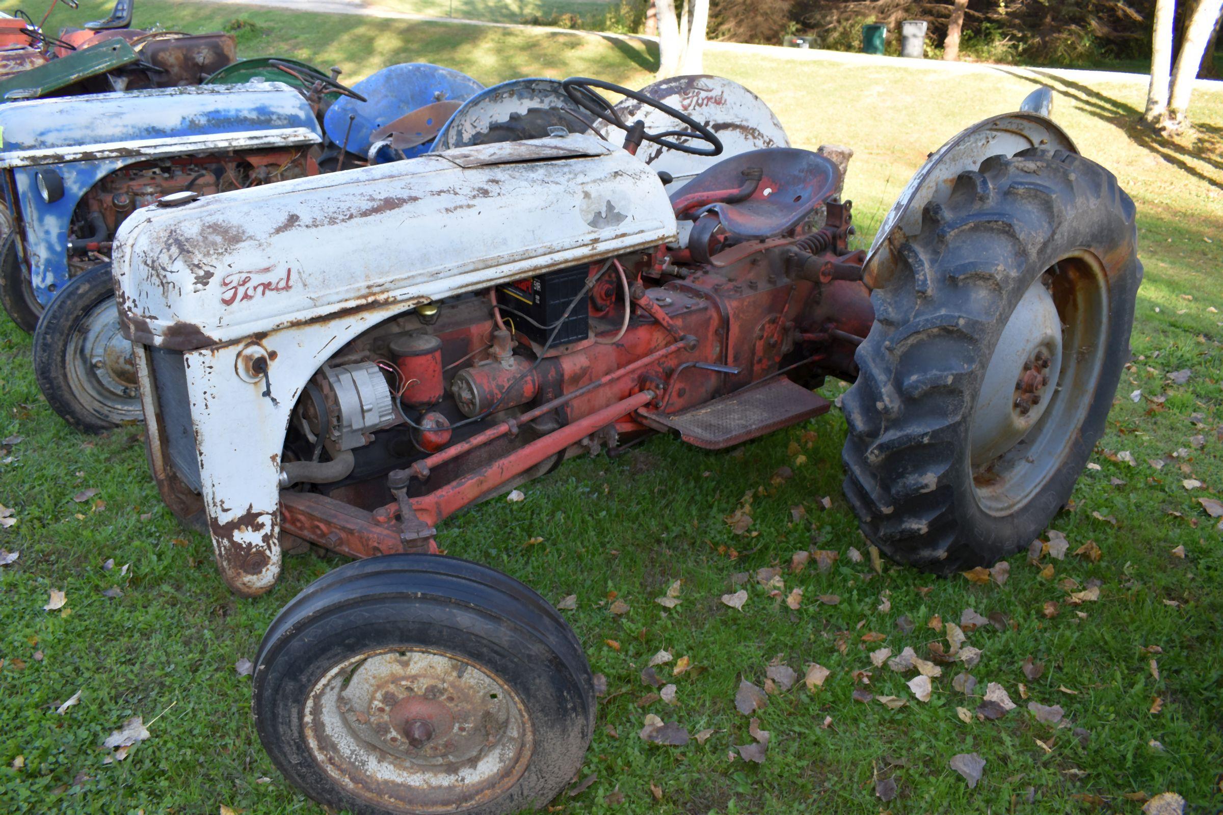 Ford 8 N Tractor, Fenders, 12.4x28 Tires, 3pt, 540PTO, Steering Box/Linkage Blow Steering Wheel Is B