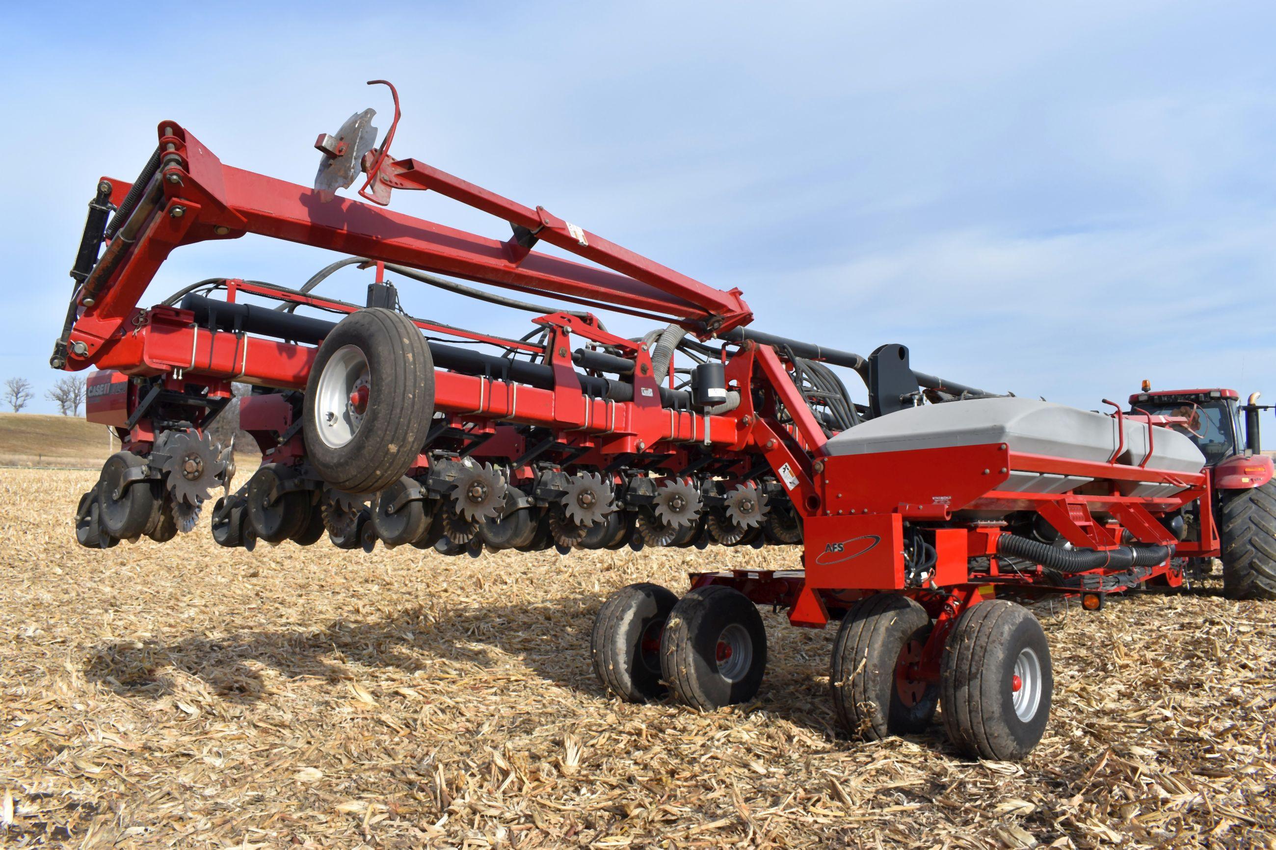 2011 Case IH 1240 Early Riser Planter, 16 Row 30” Center Pivot, Center Seed, 20/20 Air Force Precisi