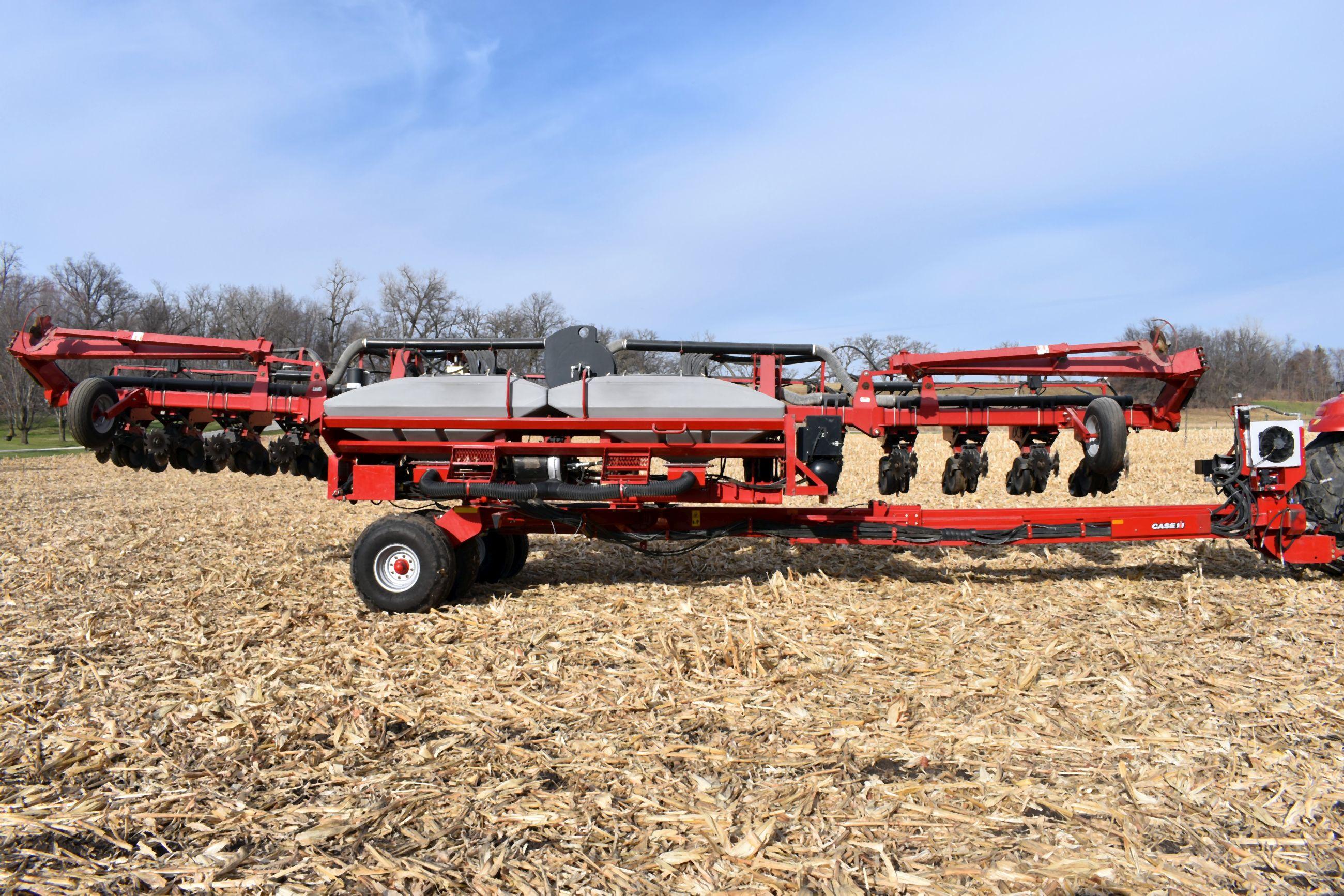 2011 Case IH 1240 Early Riser Planter, 16 Row 30” Center Pivot, Center Seed, 20/20 Air Force Precisi