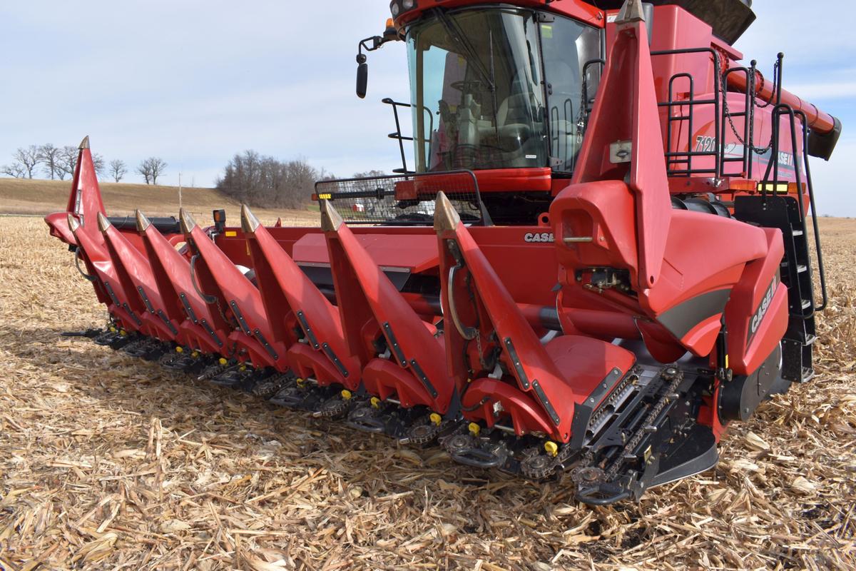 2016 Case IH 4408 Corn Head, 8 Row 30”, Hydraulic Deck Plates, Knife Rolls, Single Point Hookup, Dua