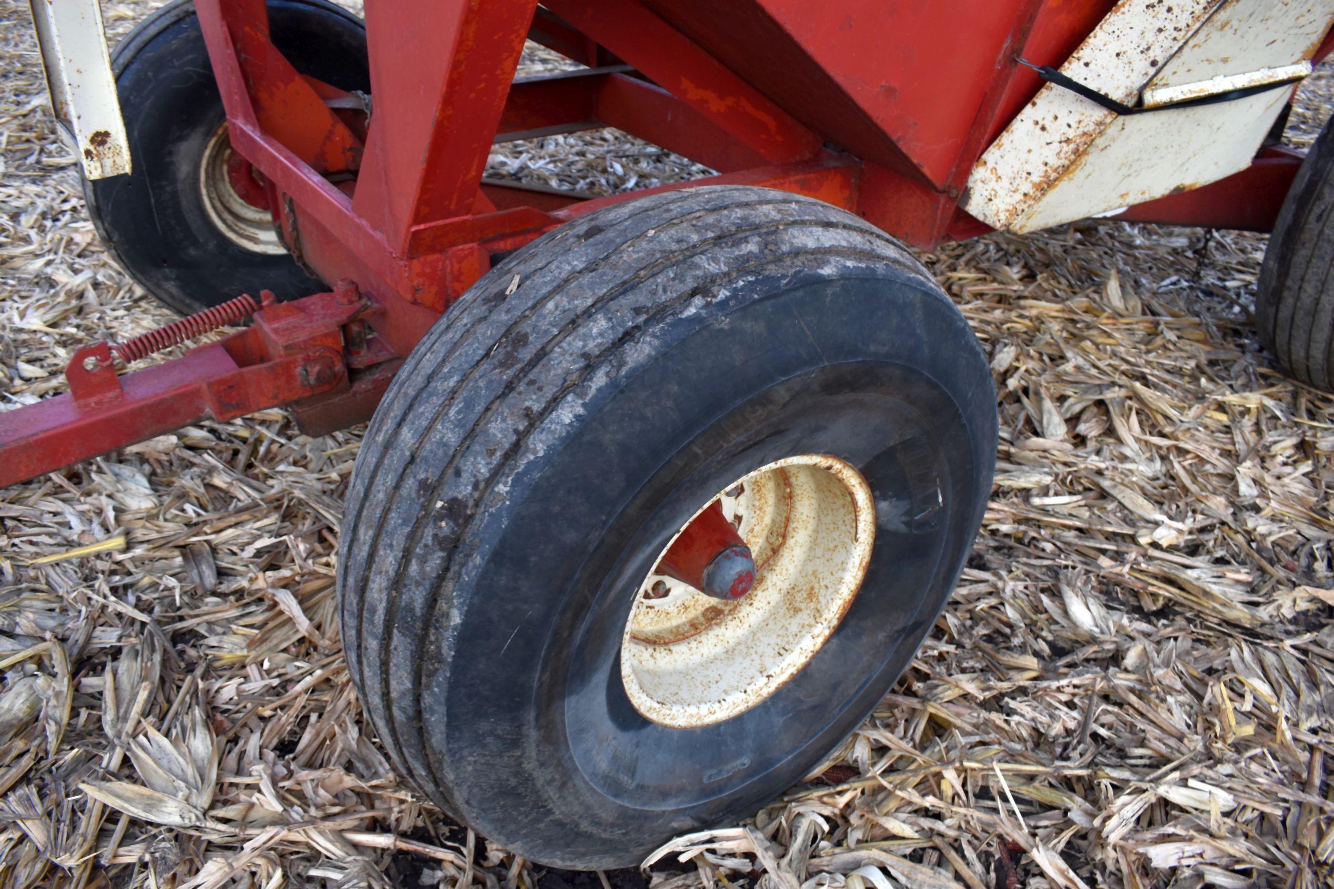 J&M 350 Gravity Flow Wagon With J&M 12 Ton Gear