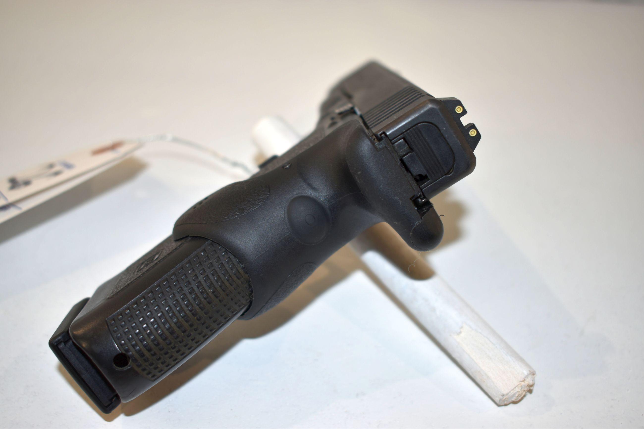 Glock Model 22 40 S&W Semi Auto Pistol, Three Magazines, SN: BHY309