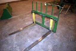 MDS Pallet forks, 48", for JD 400/500 loaders, JD quick attach, located building 1