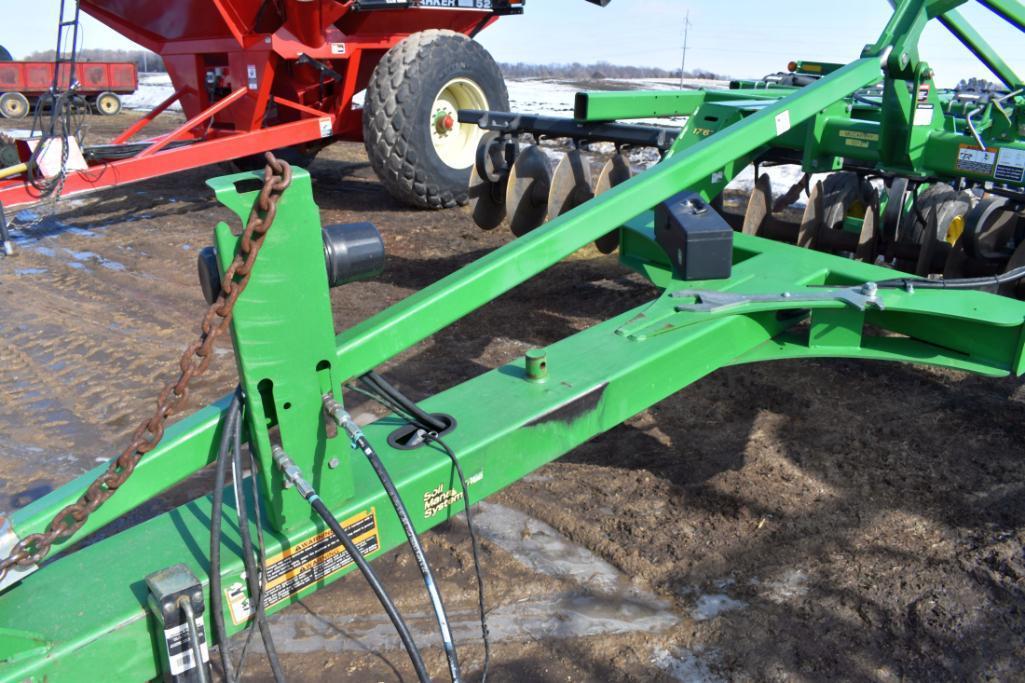 John Deere 2720 Ripper 7 Shank, 17'6" 30" Spacing, Single Disc Front & Rear, 23" Disk Blades,