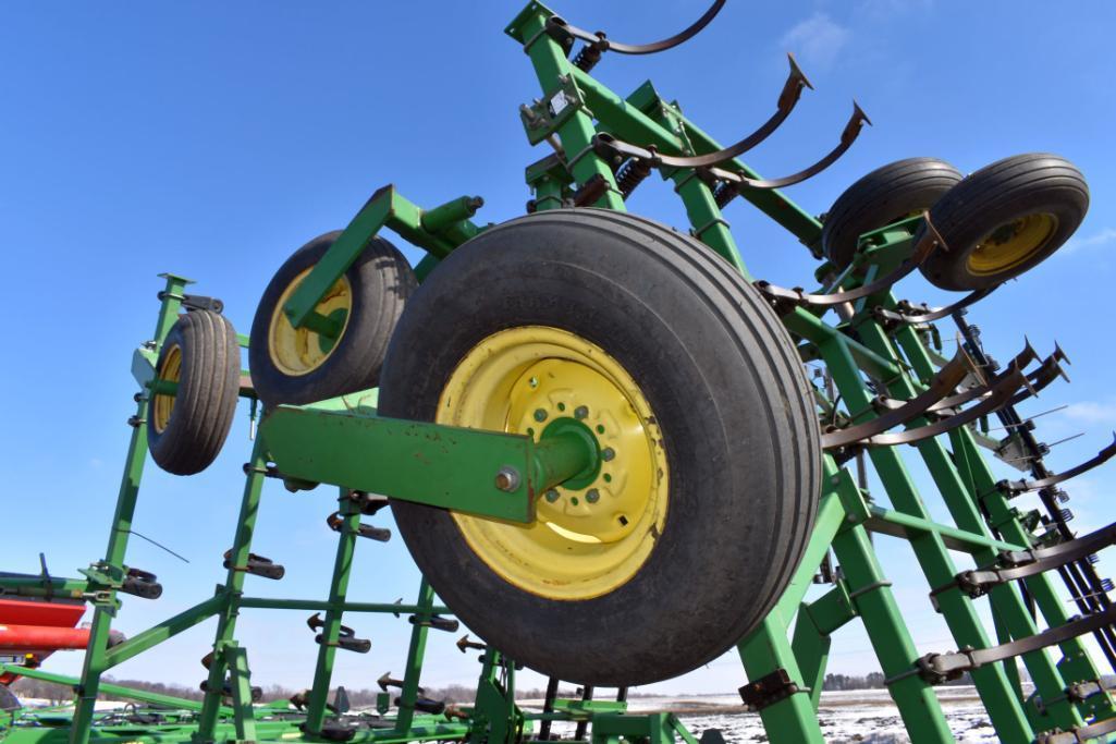John Deere 980 Field Cultivator 45.5', Double Fold 3 Bar Tine Harrow, Big Gauge Wheels,