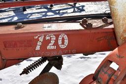 International 720 Plow, 6 x18's, On-Land 2pt Hitch, Coulters, Auto Reset