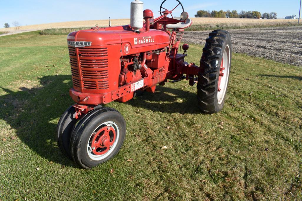 1951 Farmall H, Gas, Narrow Front, 12.4x38 Tires, Belt Pully, 540PTO, Wheel Weights, Restored, Runs,