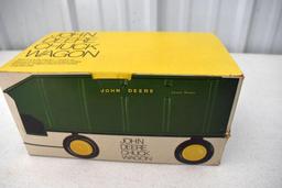 Original Ice Cream Box Ertl John Deere Chuck Wagon, Box in good condition