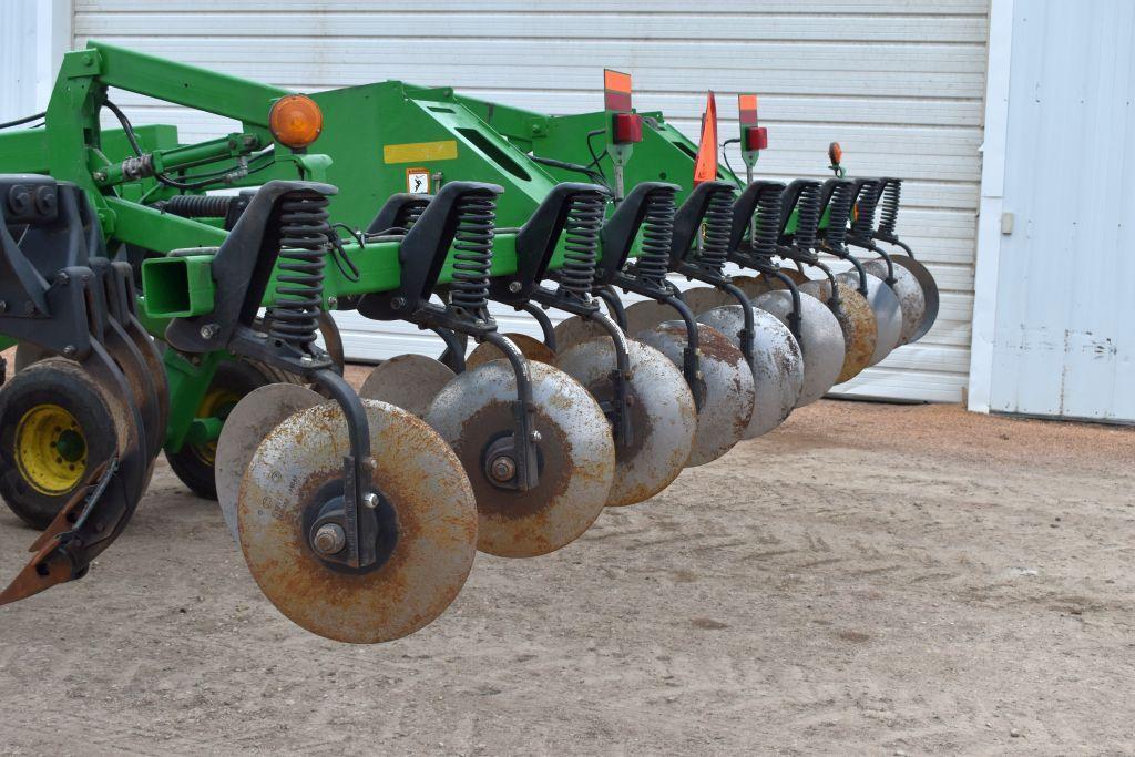 John Deere 2700 Ripper, 9 Shank, 26" Spacing, Depth Control, Rear Disc Levelers, With