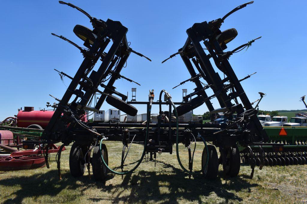 Nitro Master 8500 Series Anhydrous Tool Bar, 62.5', 25 Shank, 30" Spacing, Pull Type, Raven