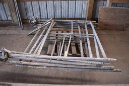 Scafolding uprights & supports, 5 uprights, 3 wheels