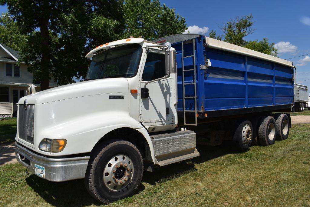 2001 International 9200I Grain Truck, Twin Screw With Air Pusher, ISM Cummins Diesel, 10sp, 611,169