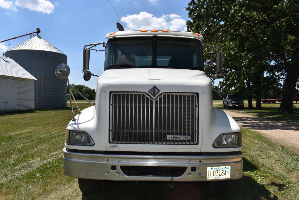 2001 International 9200I Grain Truck, Twin Screw With Air Pusher, ISM Cummins Diesel, 10sp, 611,169