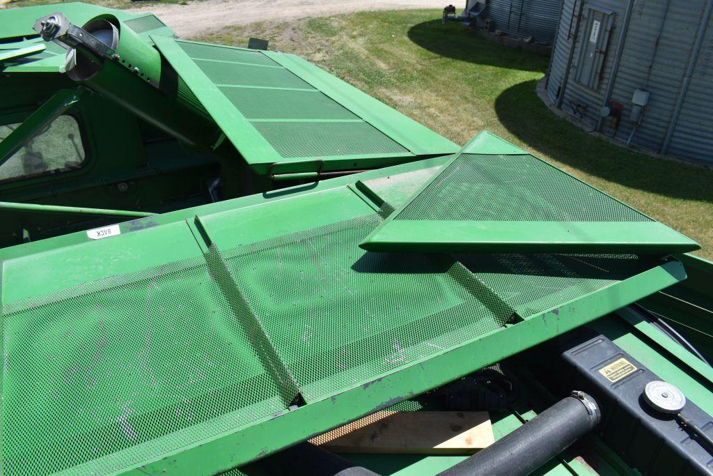 1995 John Deere 9600 Combine, 20.8x38 Duals 70%, 2629 Sep/3903 Eng Hours, Long Auger, Bin Topper,