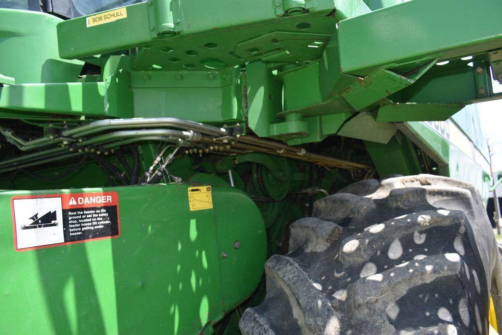 1995 John Deere 9600 Combine, 20.8x38 Duals 70%, 2629 Sep/3903 Eng Hours, Long Auger, Bin Topper,