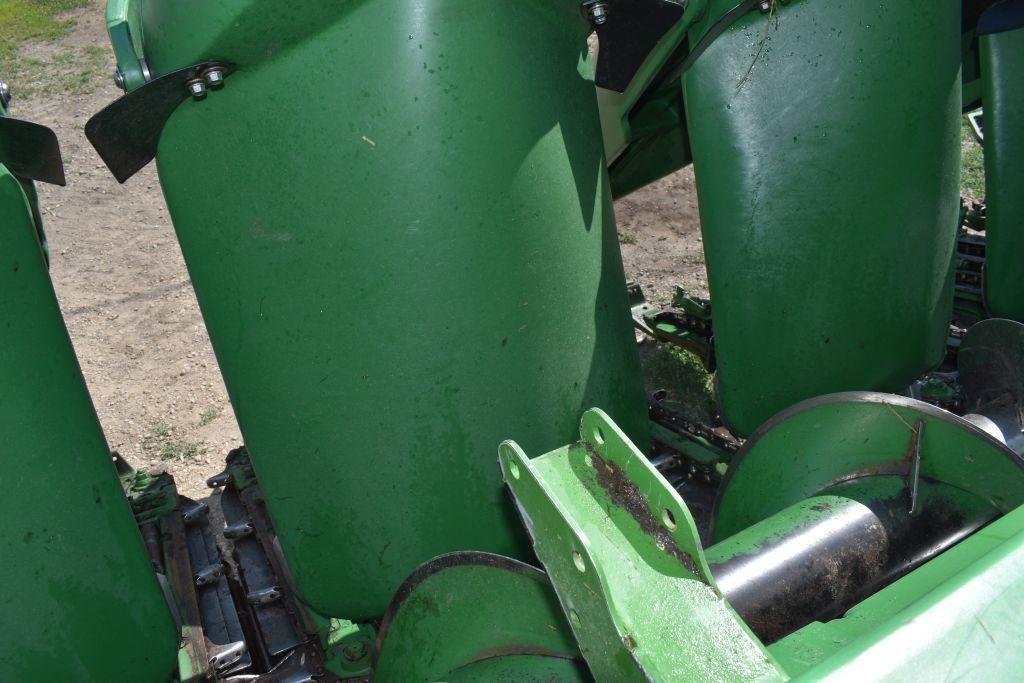 2005 John Deere 893 Corn Head, 8 Row 30", Hydraulic Deck Plates, Stubble Lights, Dual PTO, Poly