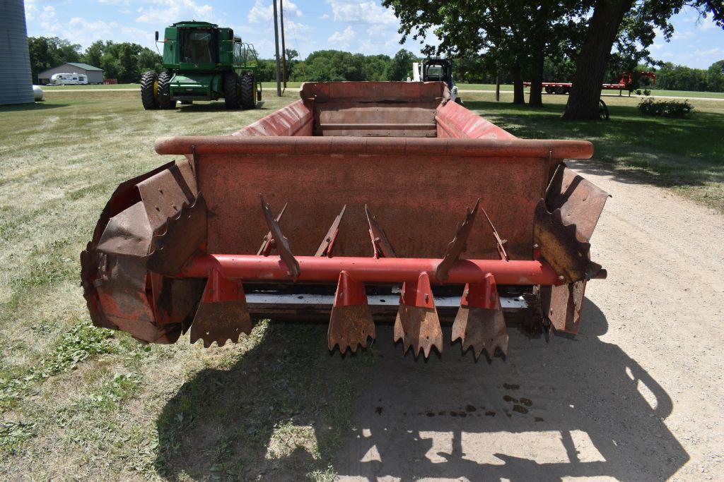 New Holland 679 Tandem Axle Manure Spreader, Poly Floor, Single Beater, 540PTO