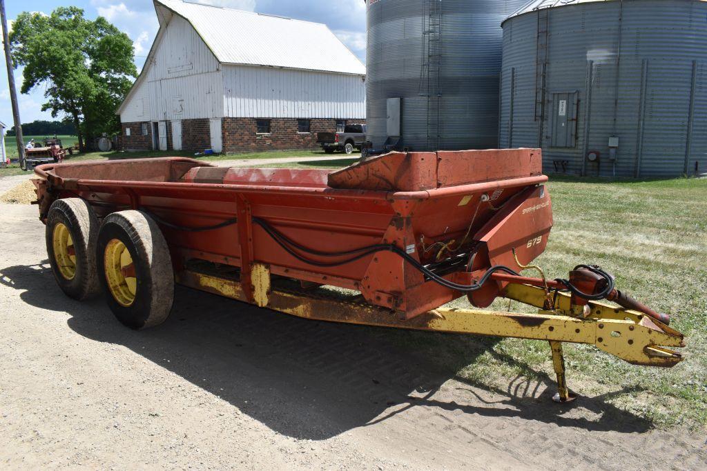 New Holland 679 Tandem Axle Manure Spreader, Poly Floor, Single Beater, 540PTO