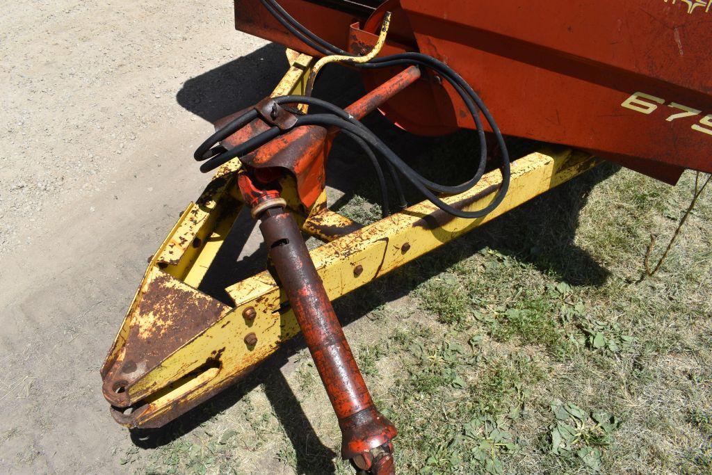 New Holland 679 Tandem Axle Manure Spreader, Poly Floor, Single Beater, 540PTO