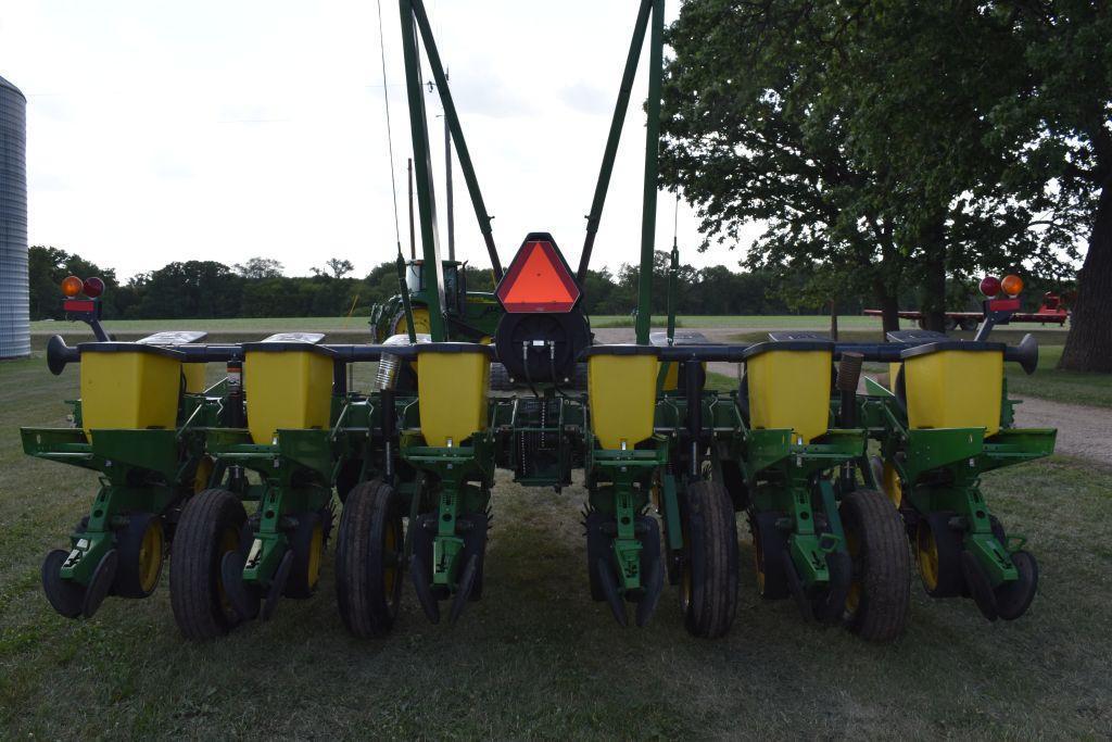 John Deere 7200 Planter Max Emerge 2, Vacuum, 12 Row 30" Front Fold, Yetter Row Cleaners, Corn &