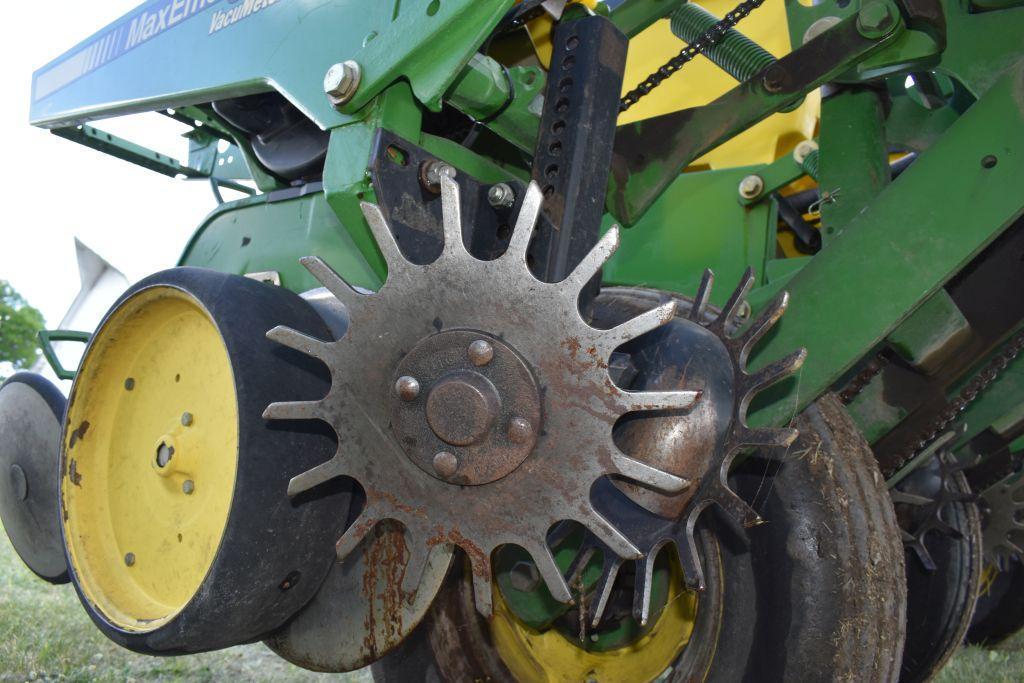 John Deere 7200 Planter Max Emerge 2, Vacuum, 12 Row 30" Front Fold, Yetter Row Cleaners, Corn &