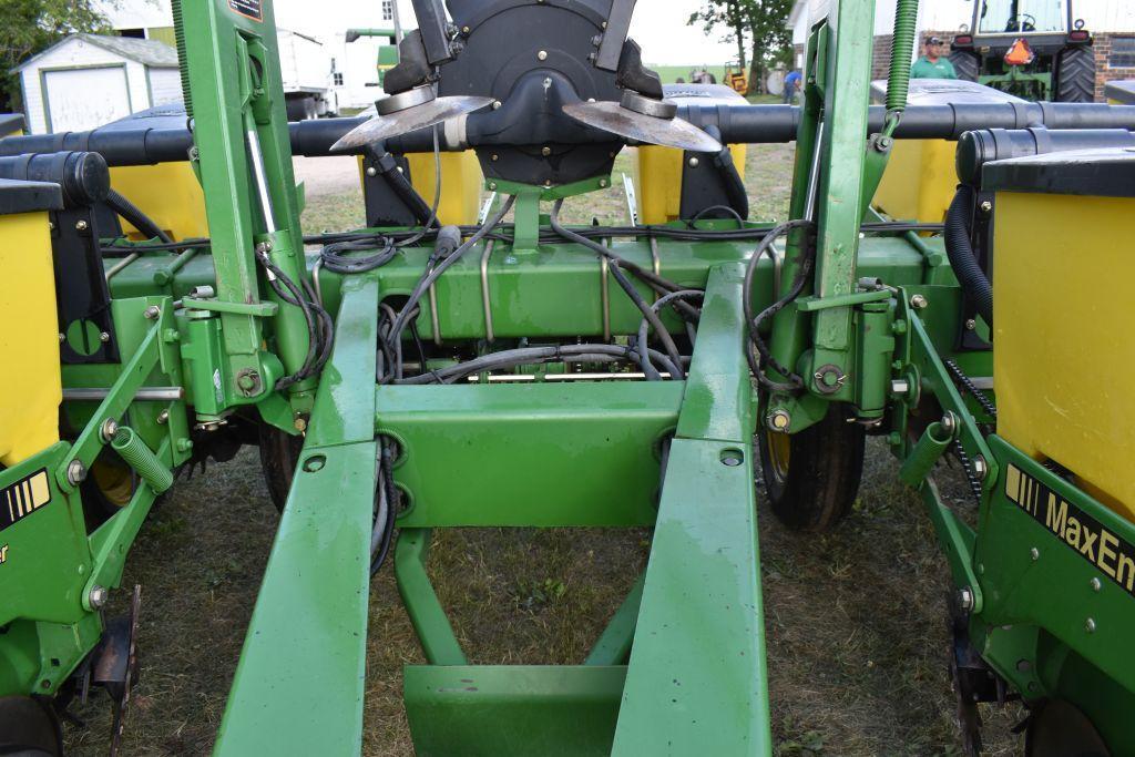 John Deere 7200 Planter Max Emerge 2, Vacuum, 12 Row 30" Front Fold, Yetter Row Cleaners, Corn &