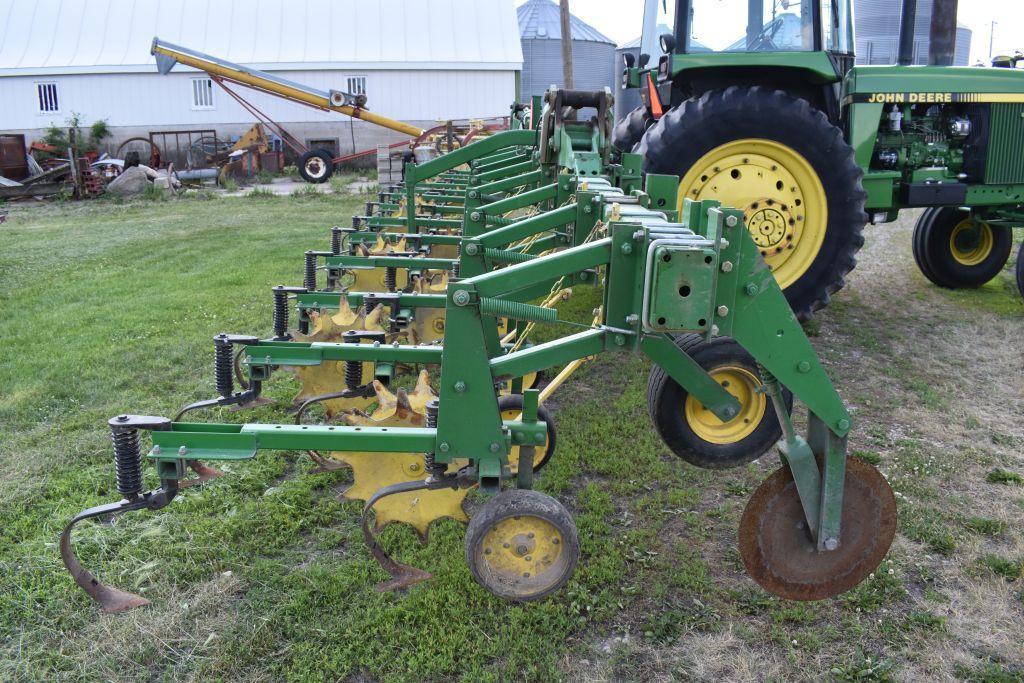 John Deere 845 Row Crop Cultivator, 12 Row 30", Flat Fold, Stabilizer Disc, Very Good Condition