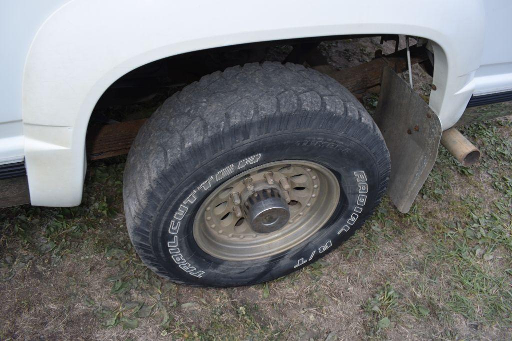 1998 Chev 2500 HD Pickup 4 x 4 Regular Cab, 5.7 Liter, Auto, 125,001 Miles, Gooseneck Ball, Prior