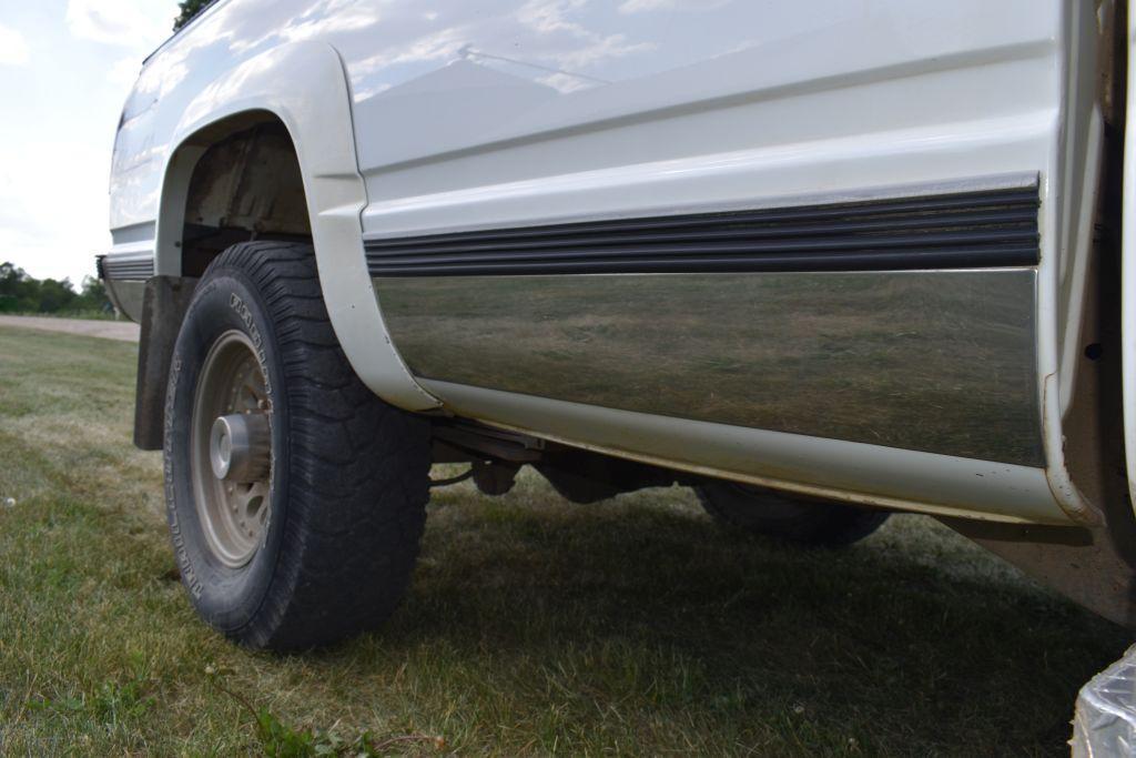 1998 Chev 2500 HD Pickup 4 x 4 Regular Cab, 5.7 Liter, Auto, 125,001 Miles, Gooseneck Ball, Prior