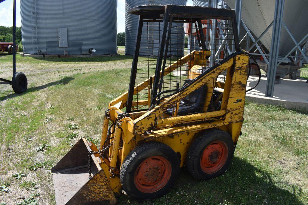 Case 1816 Skid Loader, B&S VanGuard 18hp, Cage Cab, 33" Bucket, SN: 9823363