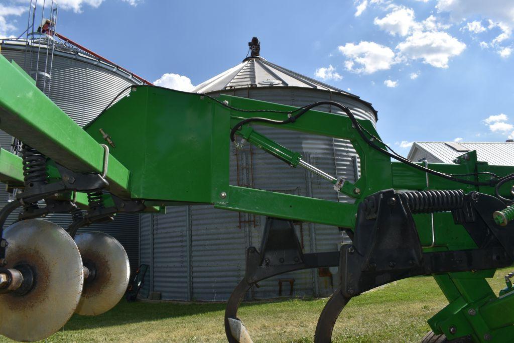 2013 John Deere 2700, 5 Shank Ripper, Rock Flex Gangs, Hydraulic Rear Levelers, 22" Blades, Good