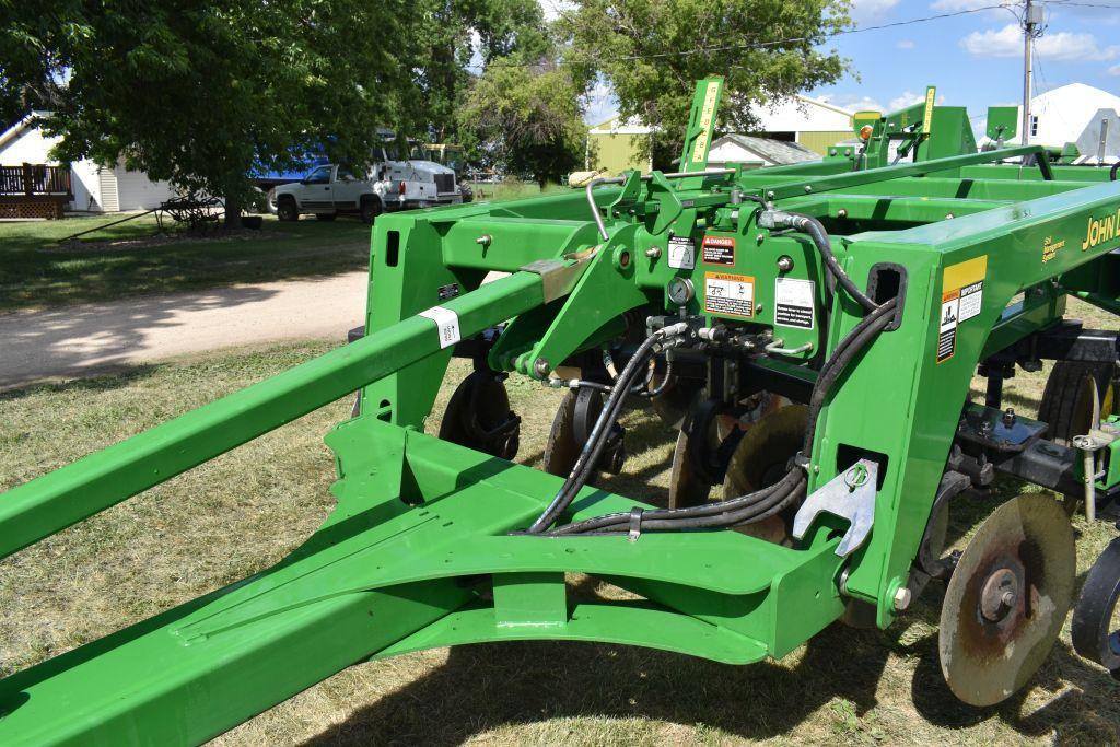 2013 John Deere 2700, 5 Shank Ripper, Rock Flex Gangs, Hydraulic Rear Levelers, 22" Blades, Good