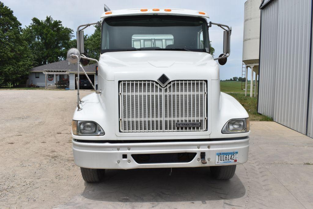 2001 International 9100 Day Cab Semi, Cat C-12 Diesel, 10 Speed, 433,838 Miles, 22.5 Tires 80%, Air