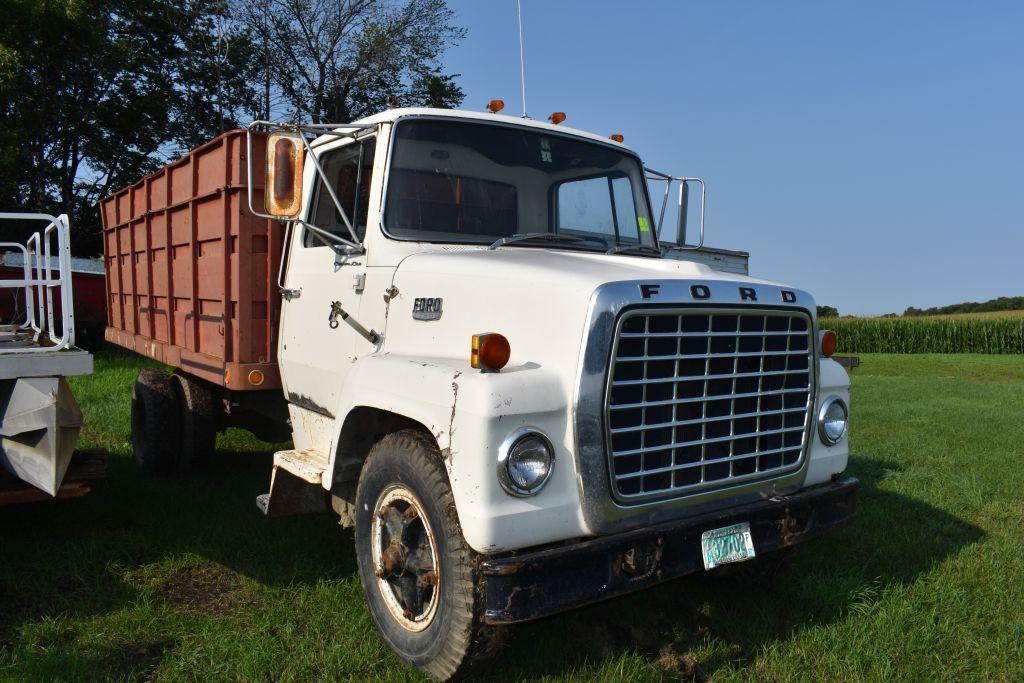 1972 Ford 750 single axle grain truck, 16' steel box and hoist, V8 gas, 4x2 speed, non running,